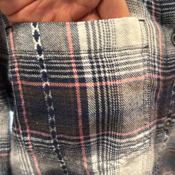 Ariat Women’s western Flannel - Picture 2 of 6